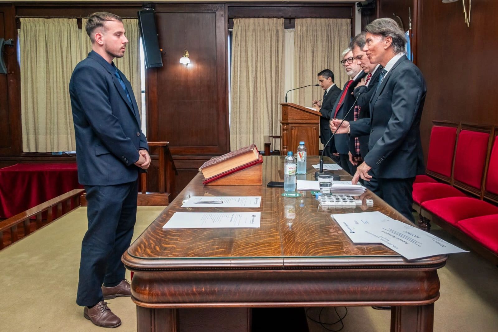 Audiencia de jura de Augusto Benzaquen en el Colegio de Abogados de Rosario